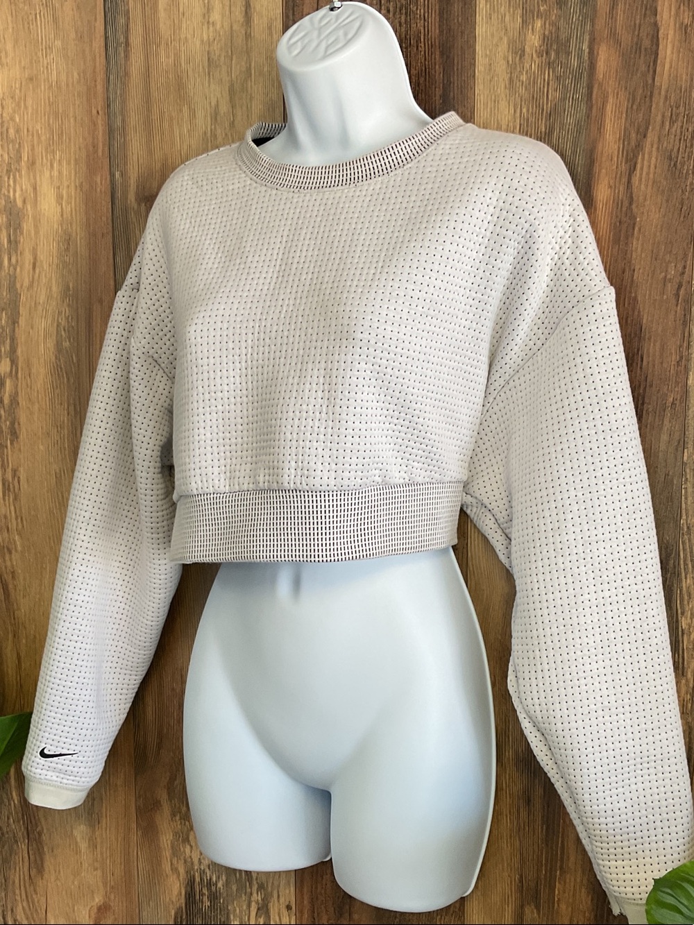 Nike Light Perforated Cropped Sweatshirt